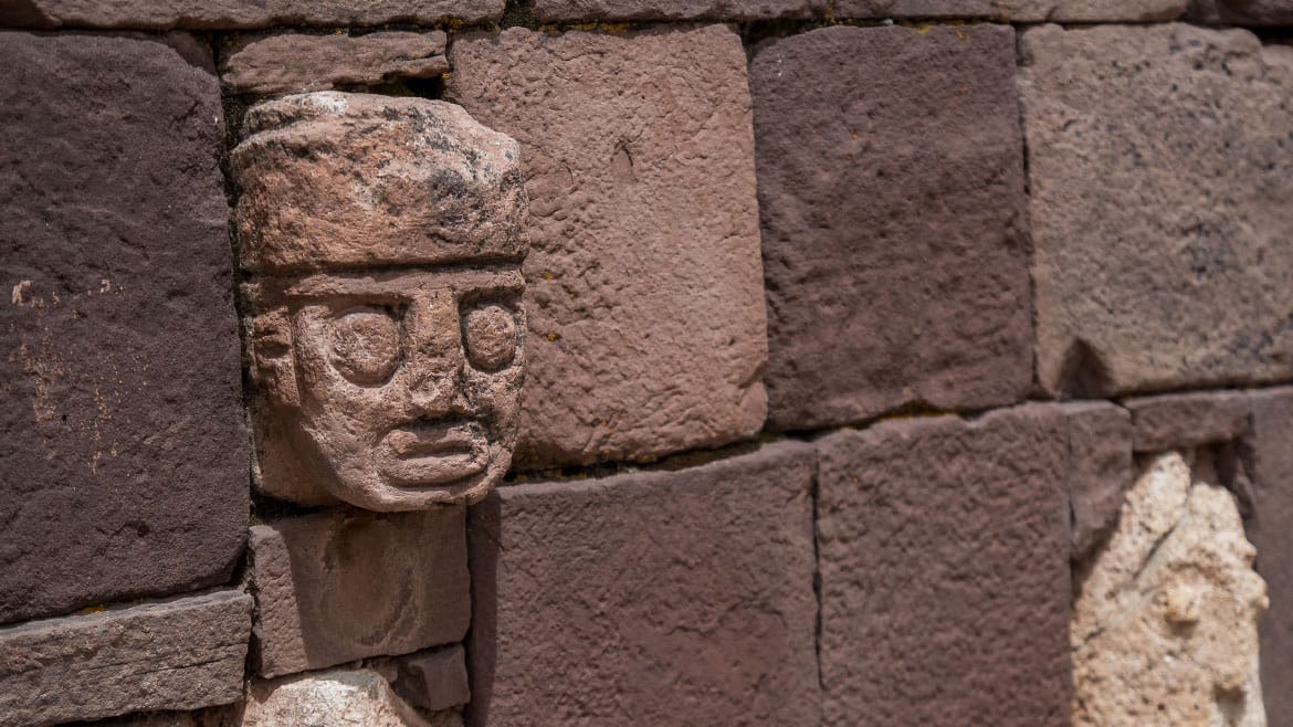 Sagenumworbenes Tiahuanaco 2 Einer der zahlreichen Köpfe des versunkenen Hofes