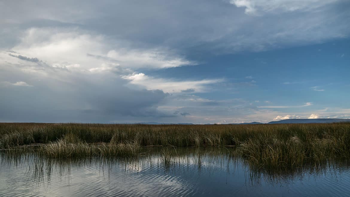 Die schwimmenden Inseln der Uros und Taquile 6 Abendstimmung über der Bucht von Puno