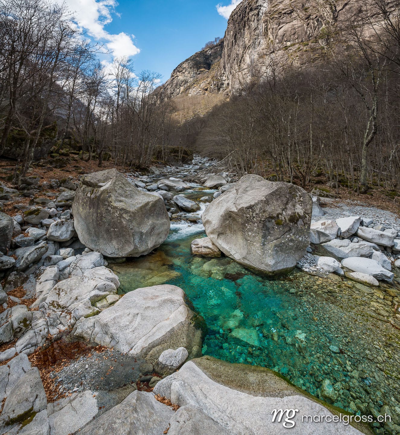 Tessin Bilder. cristall clear water of mountain creek Calnègia in Valle Bavona, Ticino. Marcel Gross Photography
