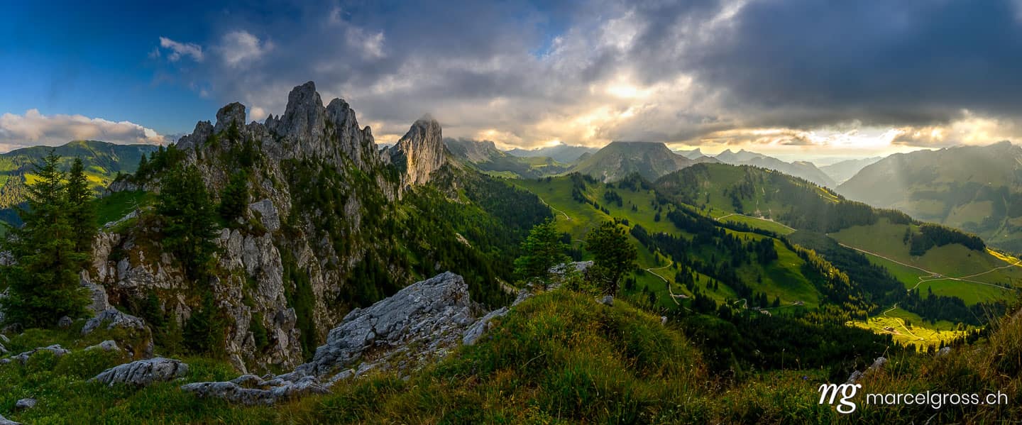 Panoramabilder Schweiz. rugged peaks of Gastlosen in the alpine foothills of Fribourg. Marcel Gross Photography