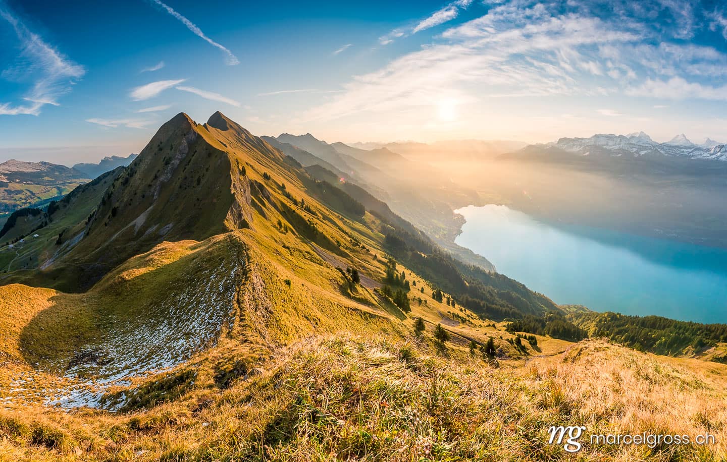 Herbstbild Schweiz. Panoramic view over Lake Brienz. Marcel Gross Photography