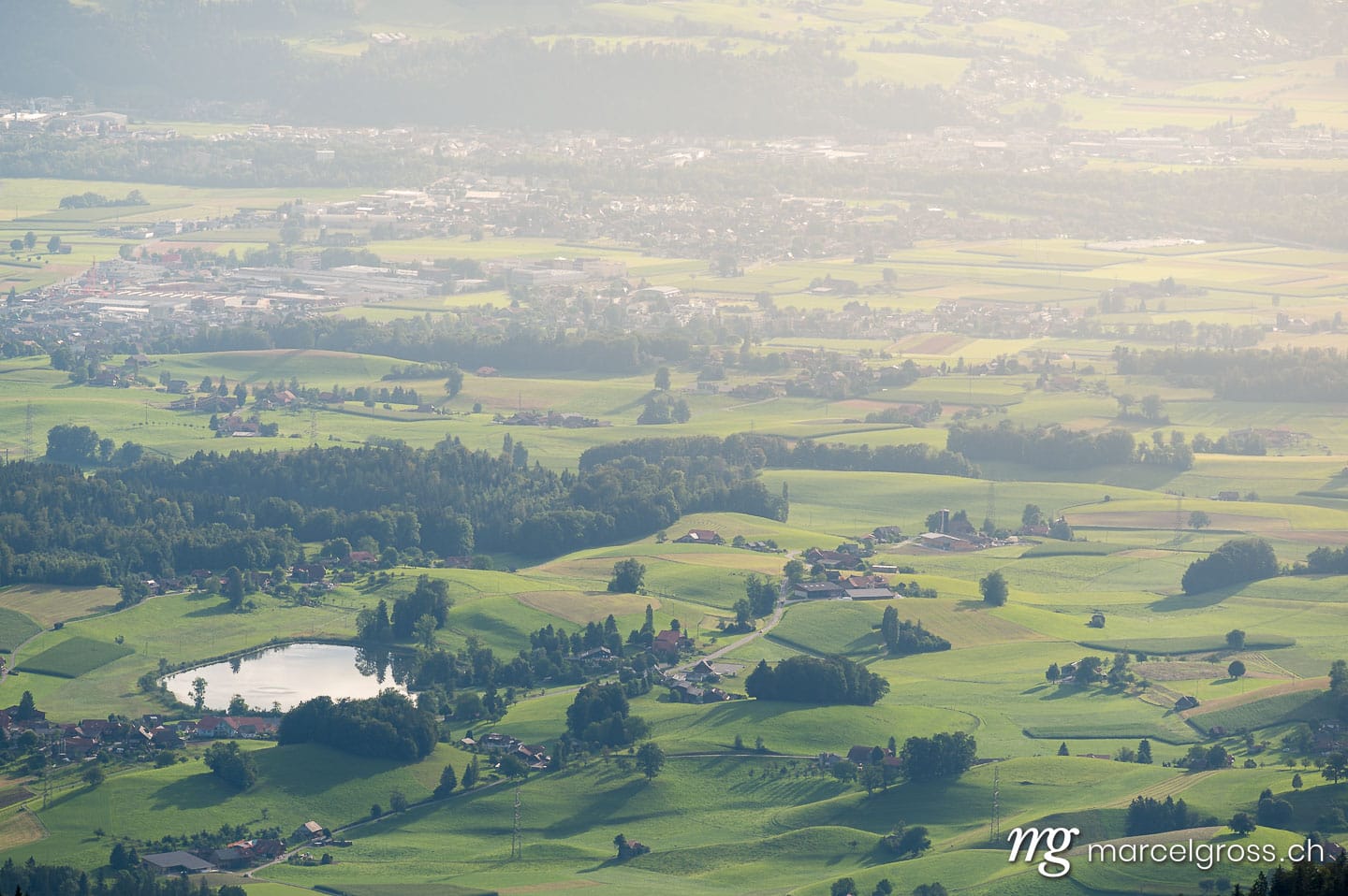 . Blick über DIttligsee im Gürbetal und Stockental. Marcel Gross Photography