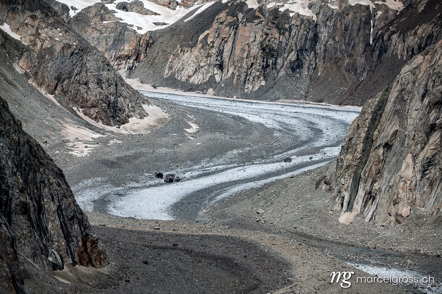 . s-curve of Beichgletscher in Oberaletsch. Marcel Gross Photography