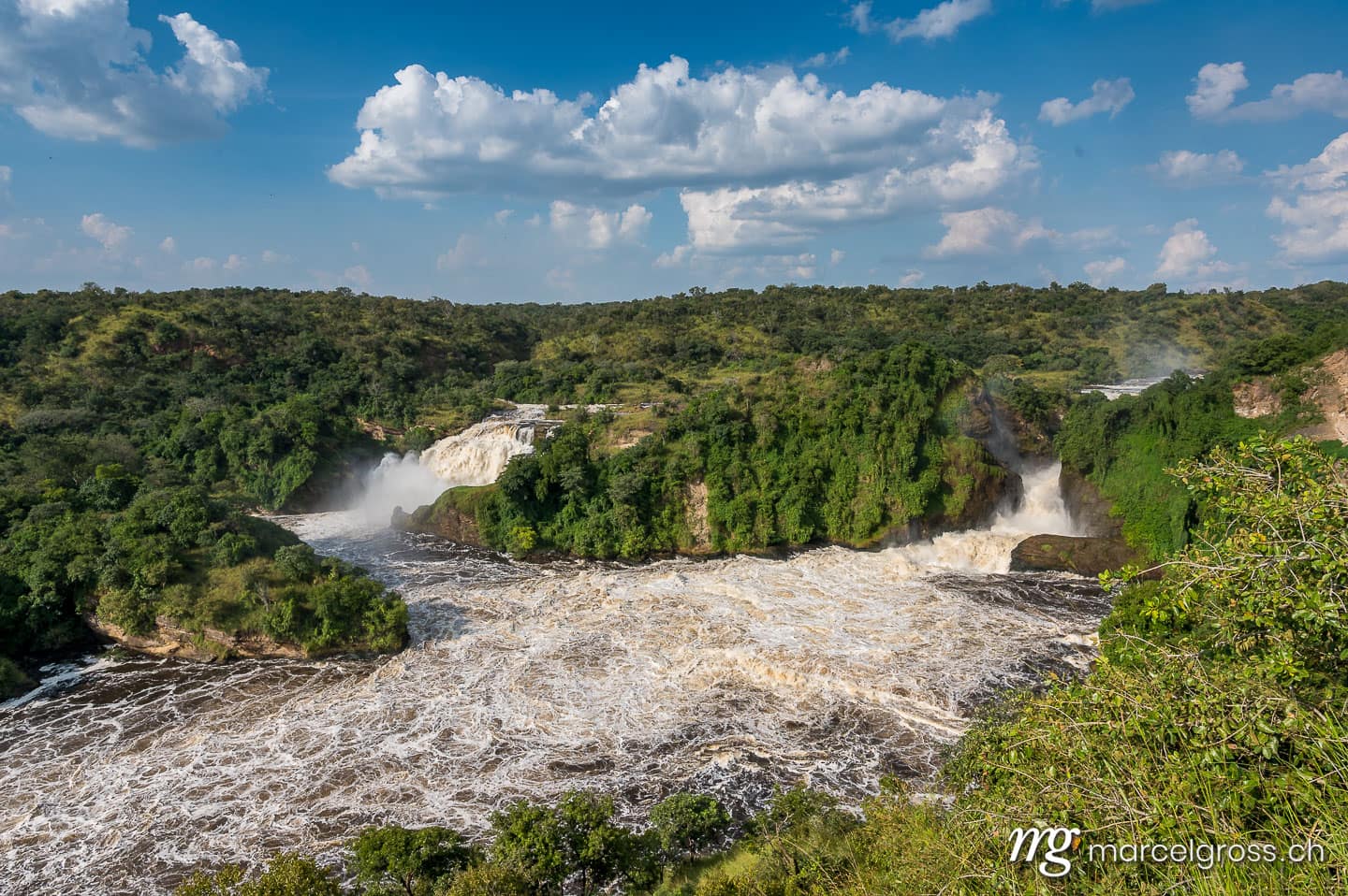 Uganda Bilder. thundering waterfall in Murchison Falls, Uganda. Marcel Gross Photography