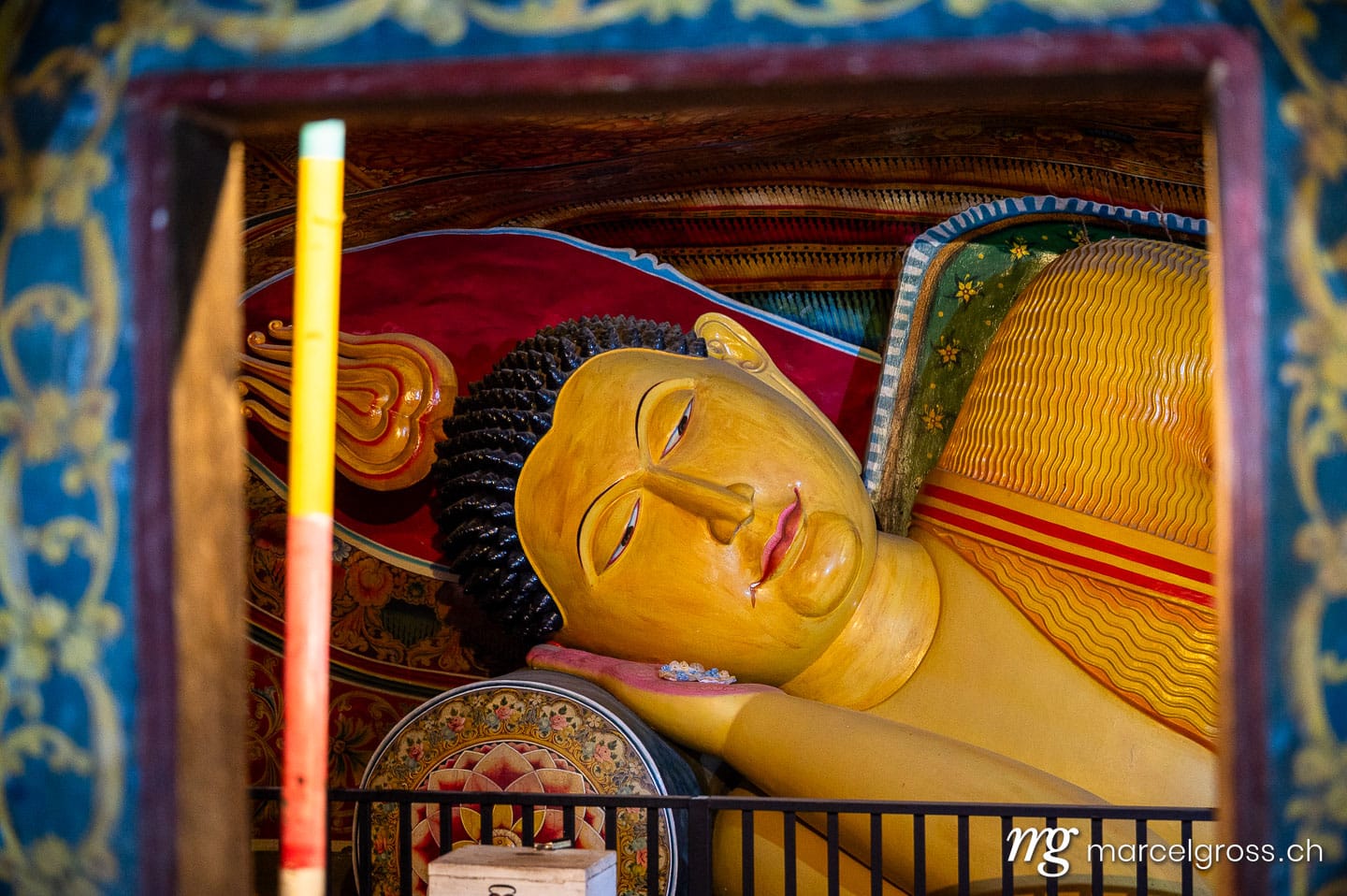 Reclining Buddha Statue at Mulkirigala Raja Maha Vihara, Southern Province, Sri Lanka. sri lanka bilder (c) Marcel Gross Photography