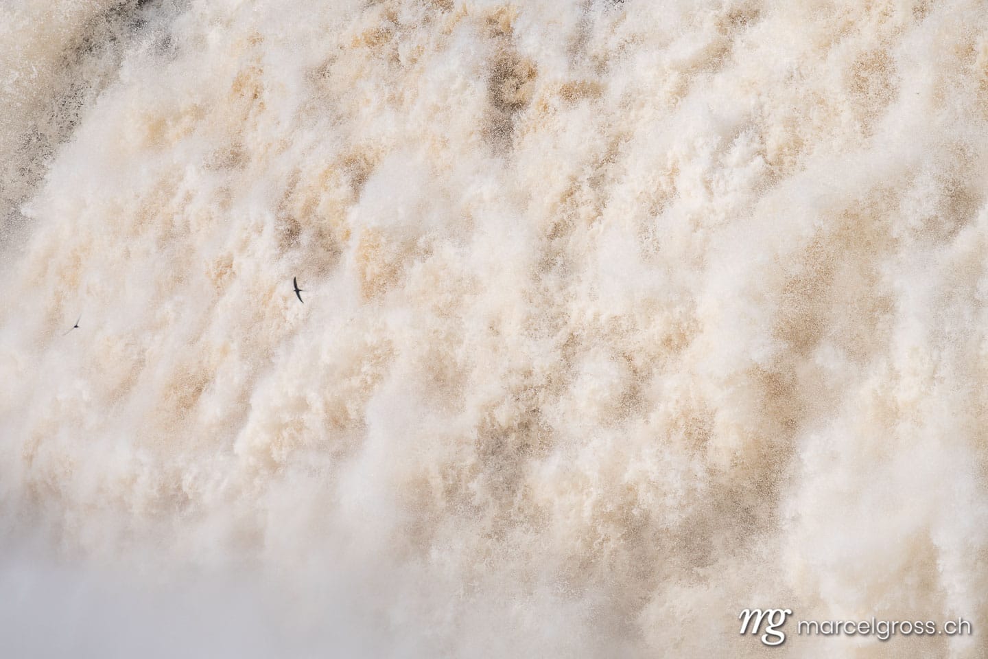 Uganda Bilder. thundering waterfall in Murchison Falls, Uganda. Marcel Gross Photography