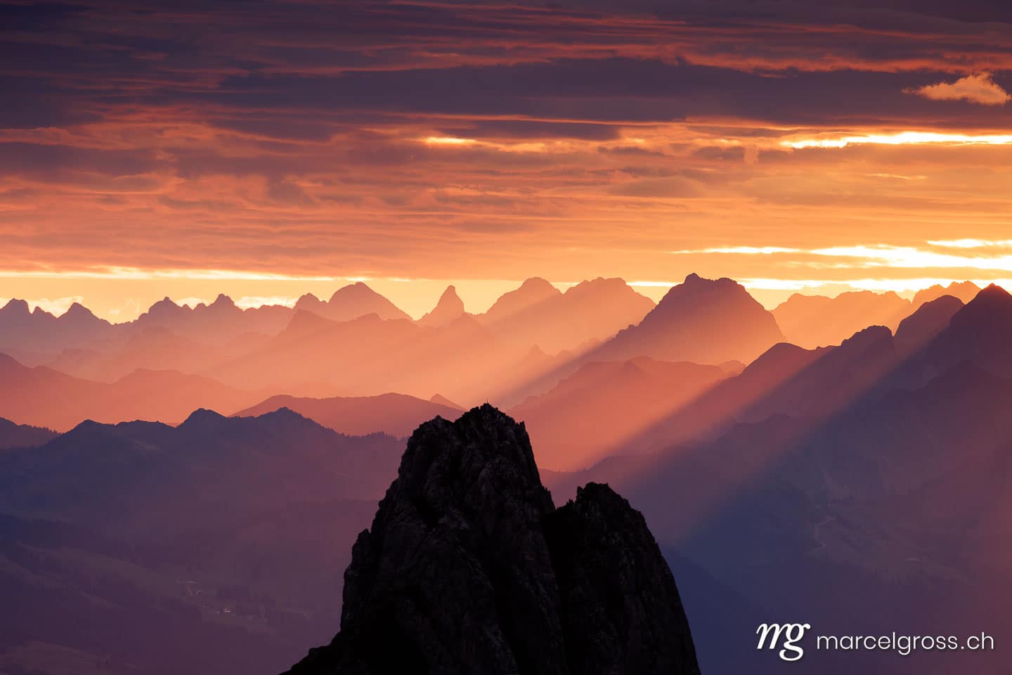 Ostschweiz Bilder. epic sunrise with light beams. Marcel Gross Photography