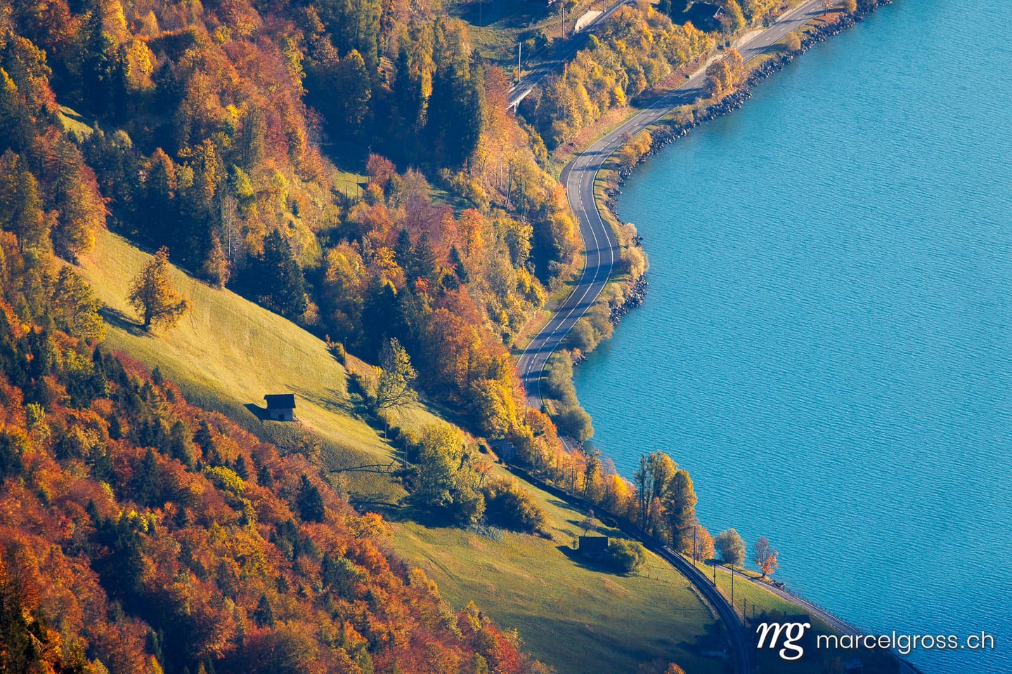 Herbstbild Schweiz. Herbst am Brienzersee. Marcel Gross Photography