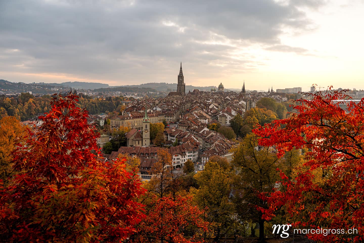 Berner Altstadt an einem während eines Herbsttagsonnenuntergang. Bern Bilder (c) Marcel Gross Photography