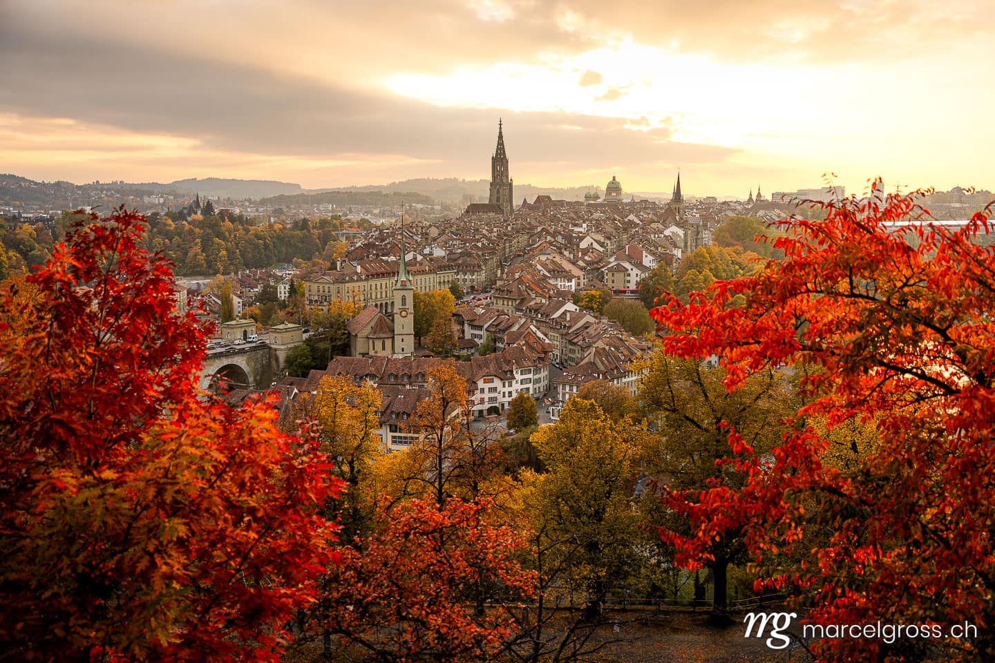 Berner Altstadt an einem während eines Herbsttagsonnenuntergang. Bern Bilder (c) Marcel Gross Photography