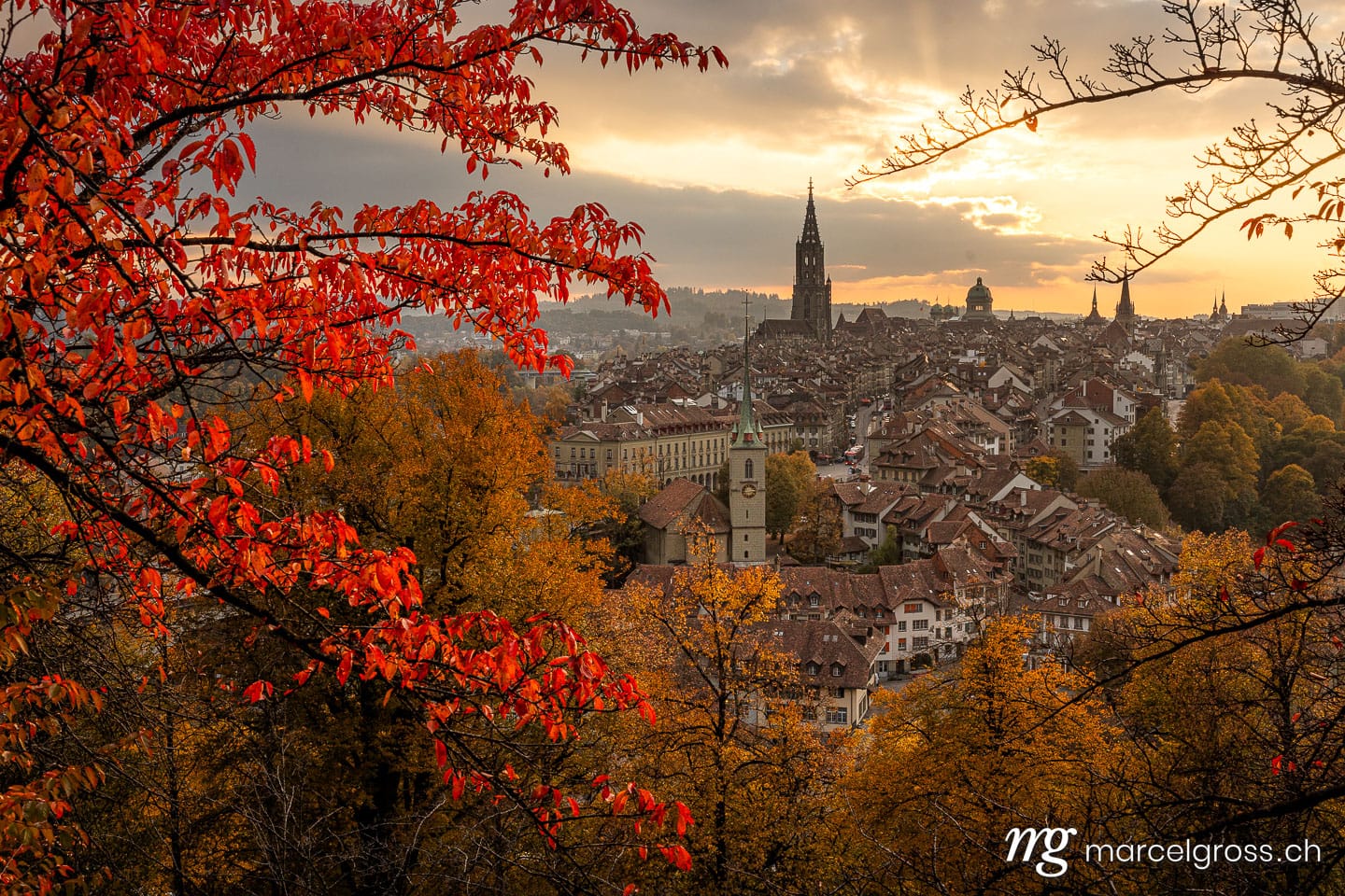 Berner Altstadt an einem während eines Herbsttagsonnenuntergang. Bern Bilder (c) Marcel Gross Photography