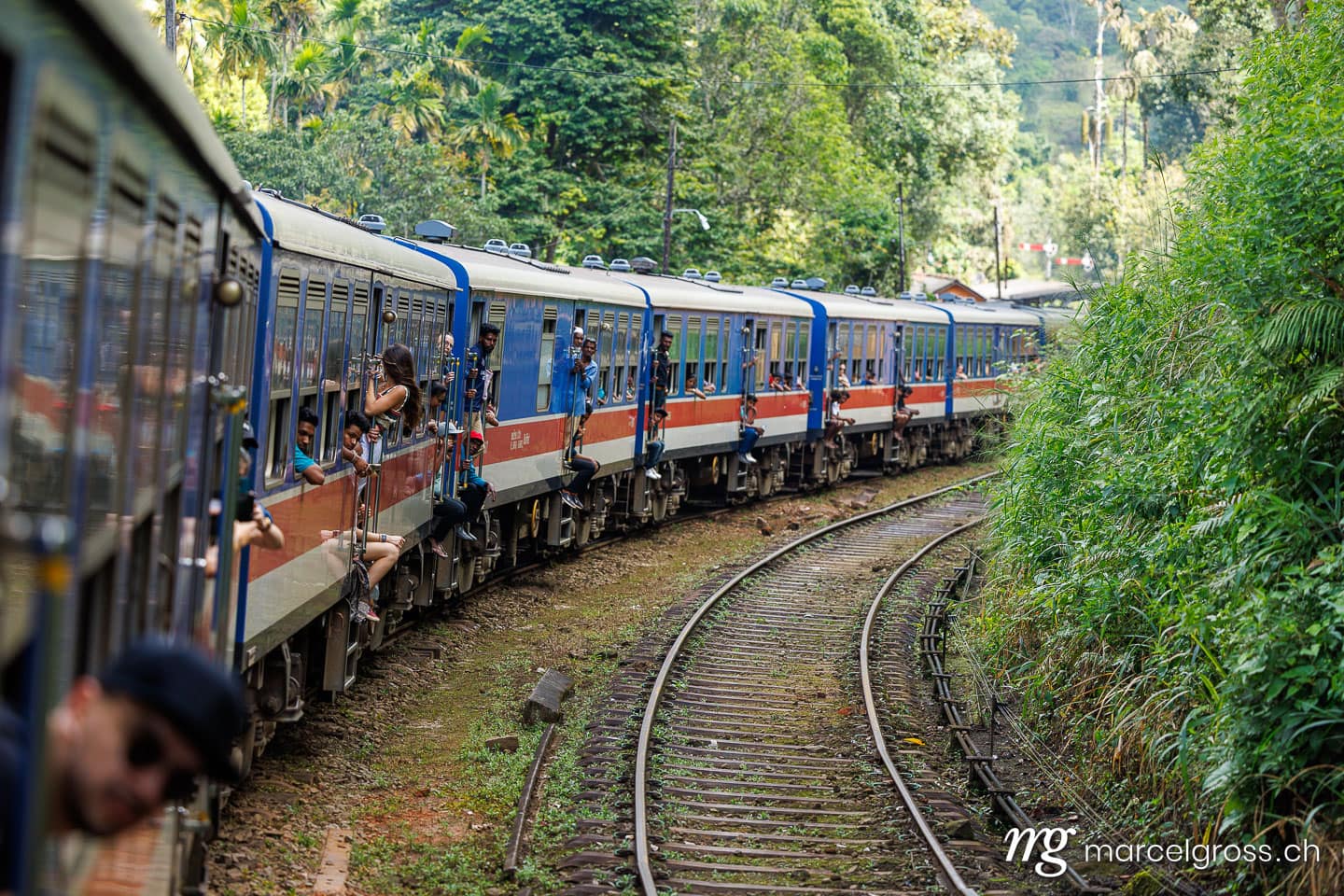 Train ride through Central Highlands, Sri Lanka – Kandy to Ella route. sri lanka bilder (c) Marcel Gross Photography