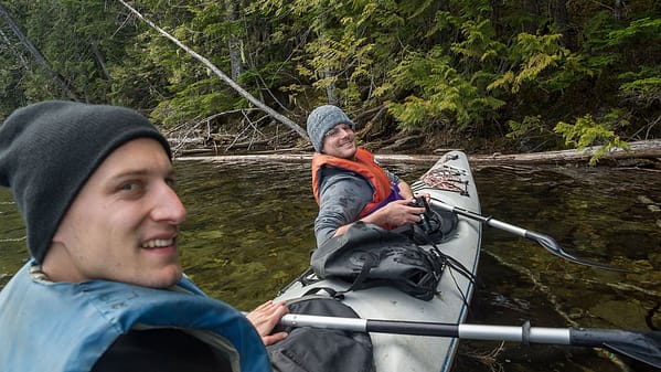 Kayak-Tour auf dem Kayak-Abenteuer auf dem Clearwater Lake im Wells Gray
