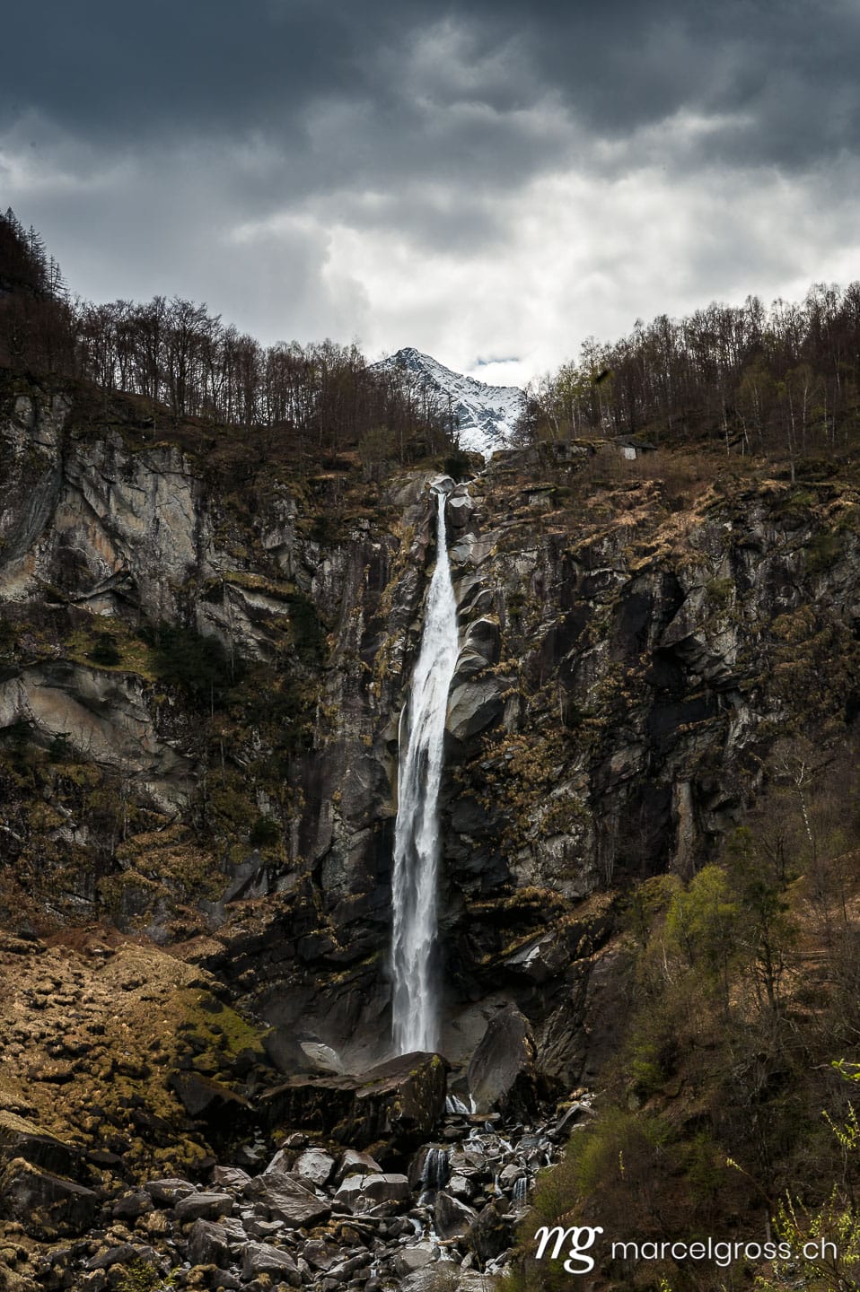 Tessin Bilder. impressive Cascata di Foroglio in spring, Valle di Bavona, Ticino. Marcel Gross Photography