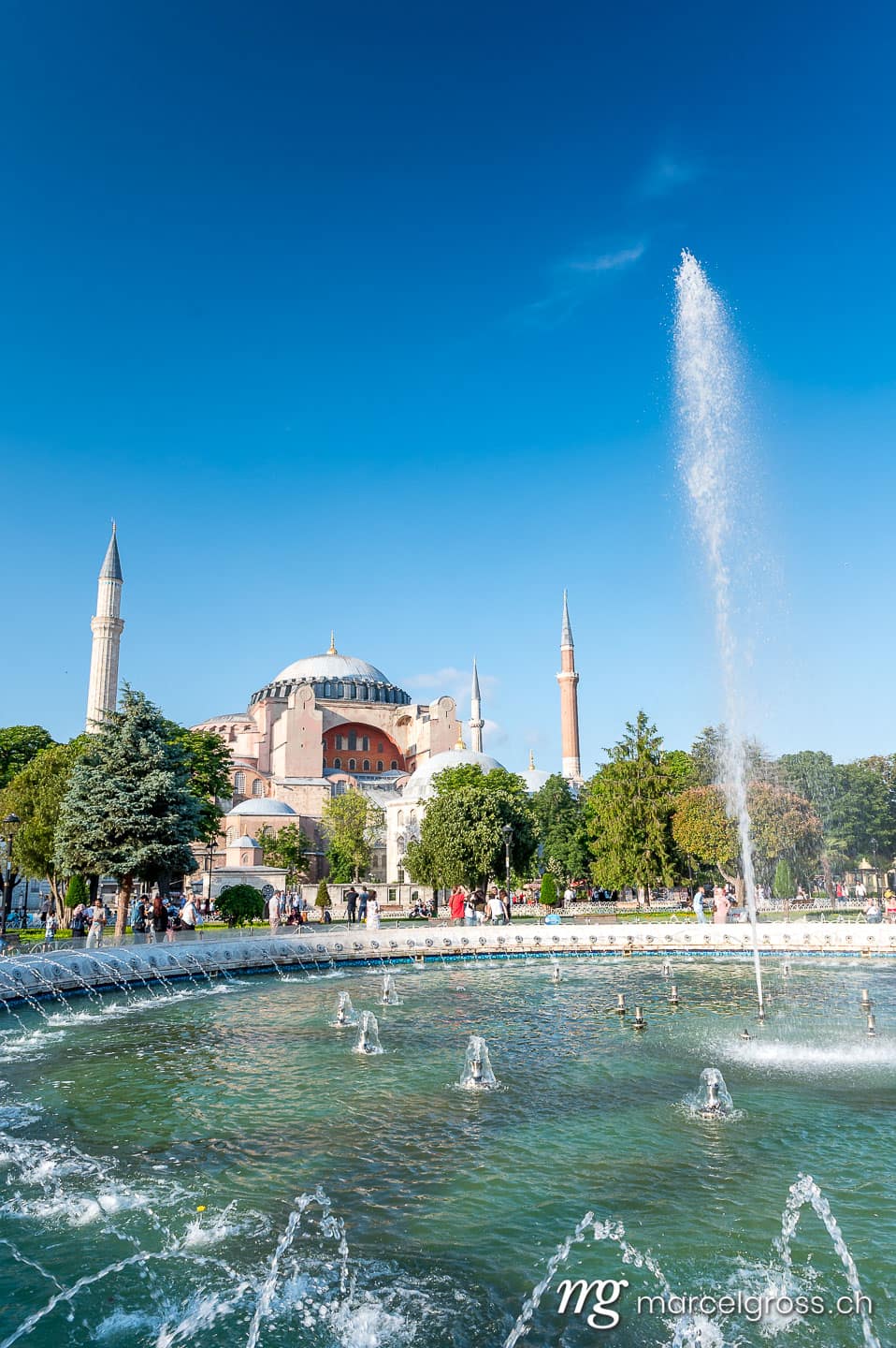 istanbul bilder. hagia sofia and spring fountain. Marcel Gross Photography