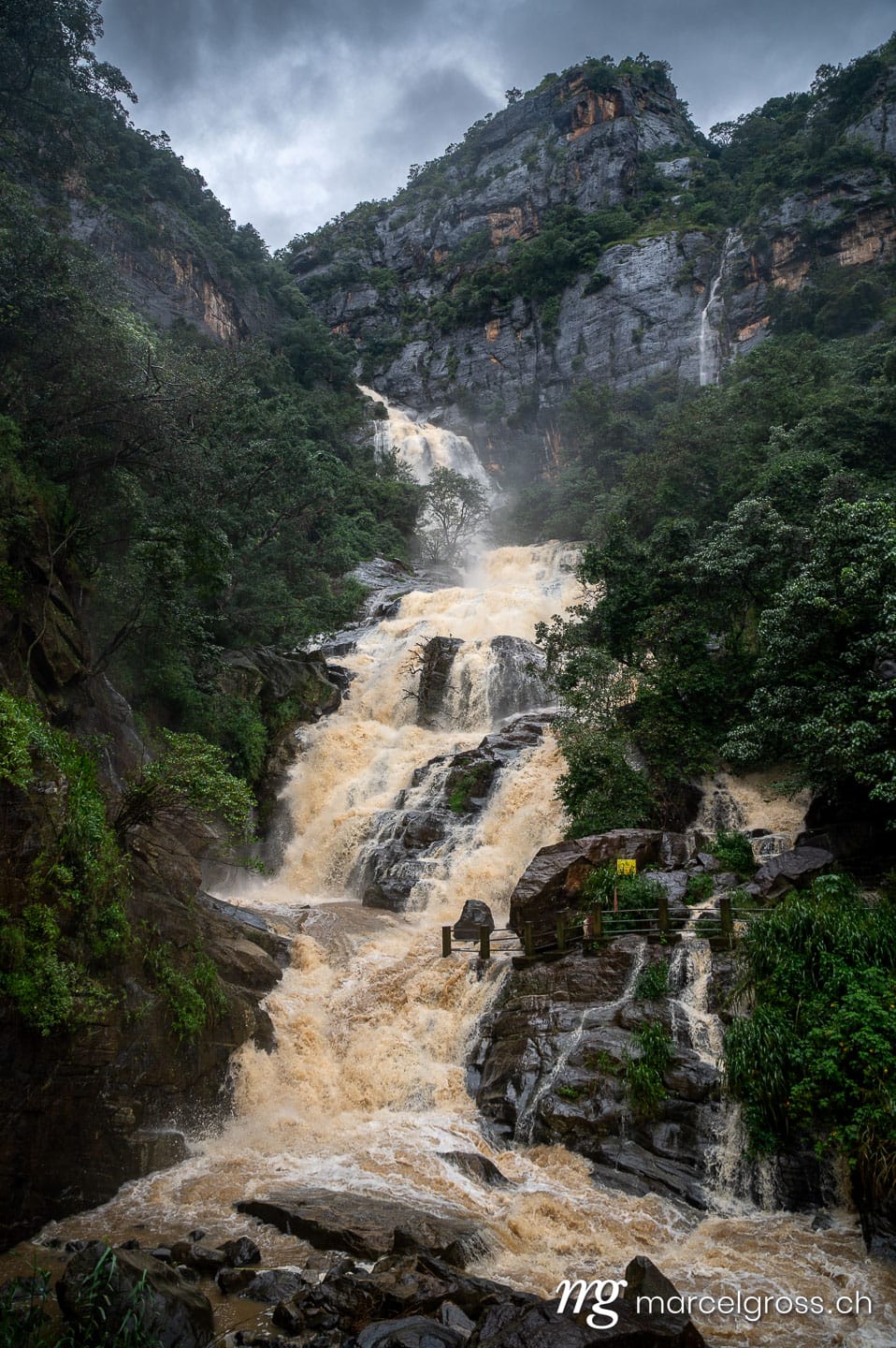 Ravana Falls waterfall in lush Ella, Central Highlands, Sri Lanka. sri lanka bilder (c) Marcel Gross Photography