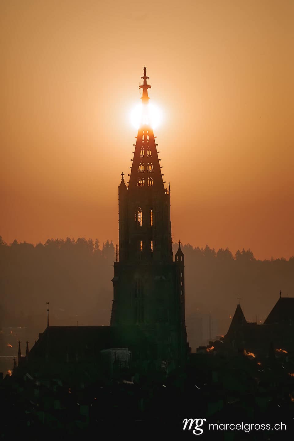 Berner Münster beim Sonnenuntergang. Stadt Bern Bilder (c) Marcel Gross Photography