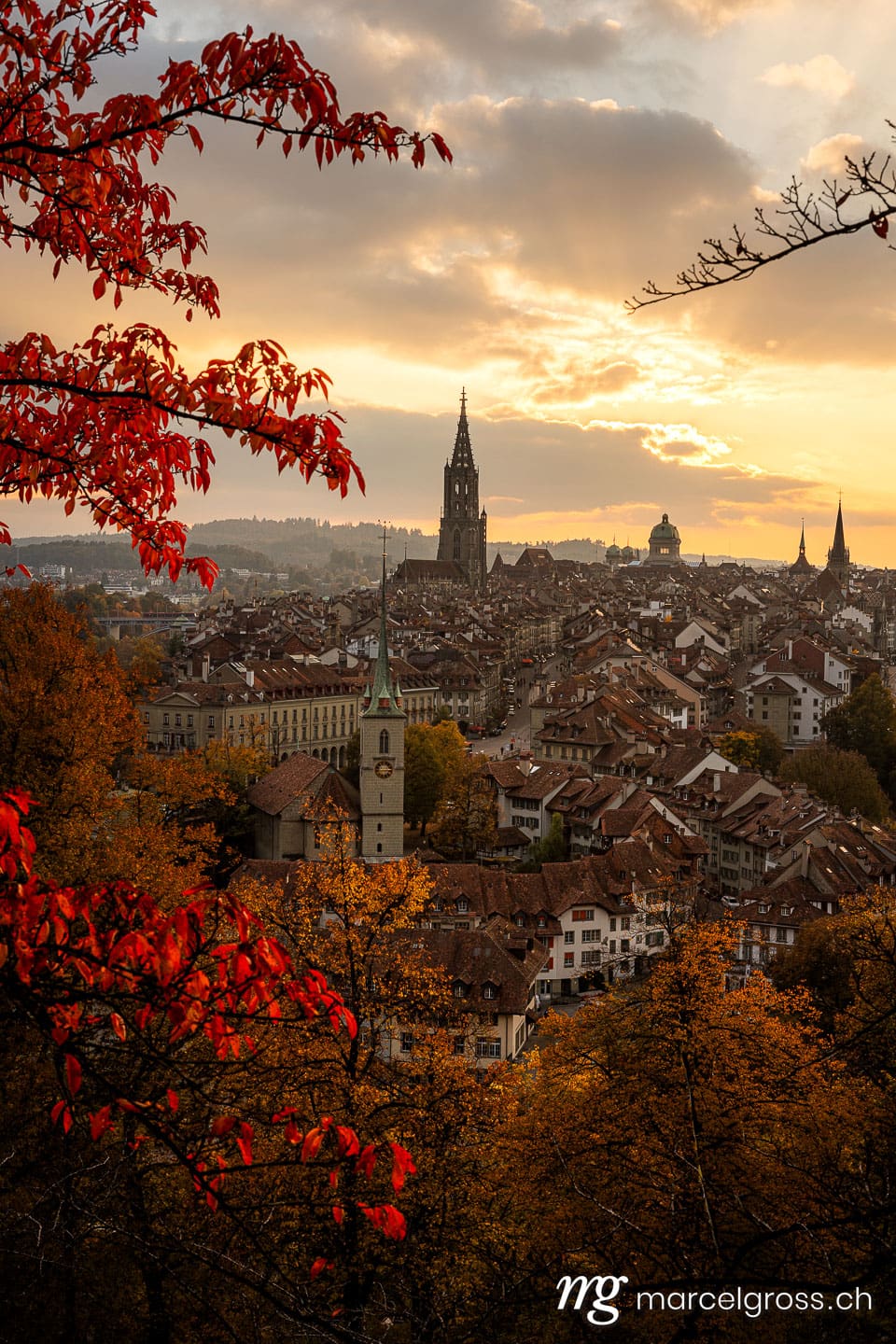 Berner Altstadt an einem während eines Herbsttagsonnenuntergang. Bern Bilder (c) Marcel Gross Photography