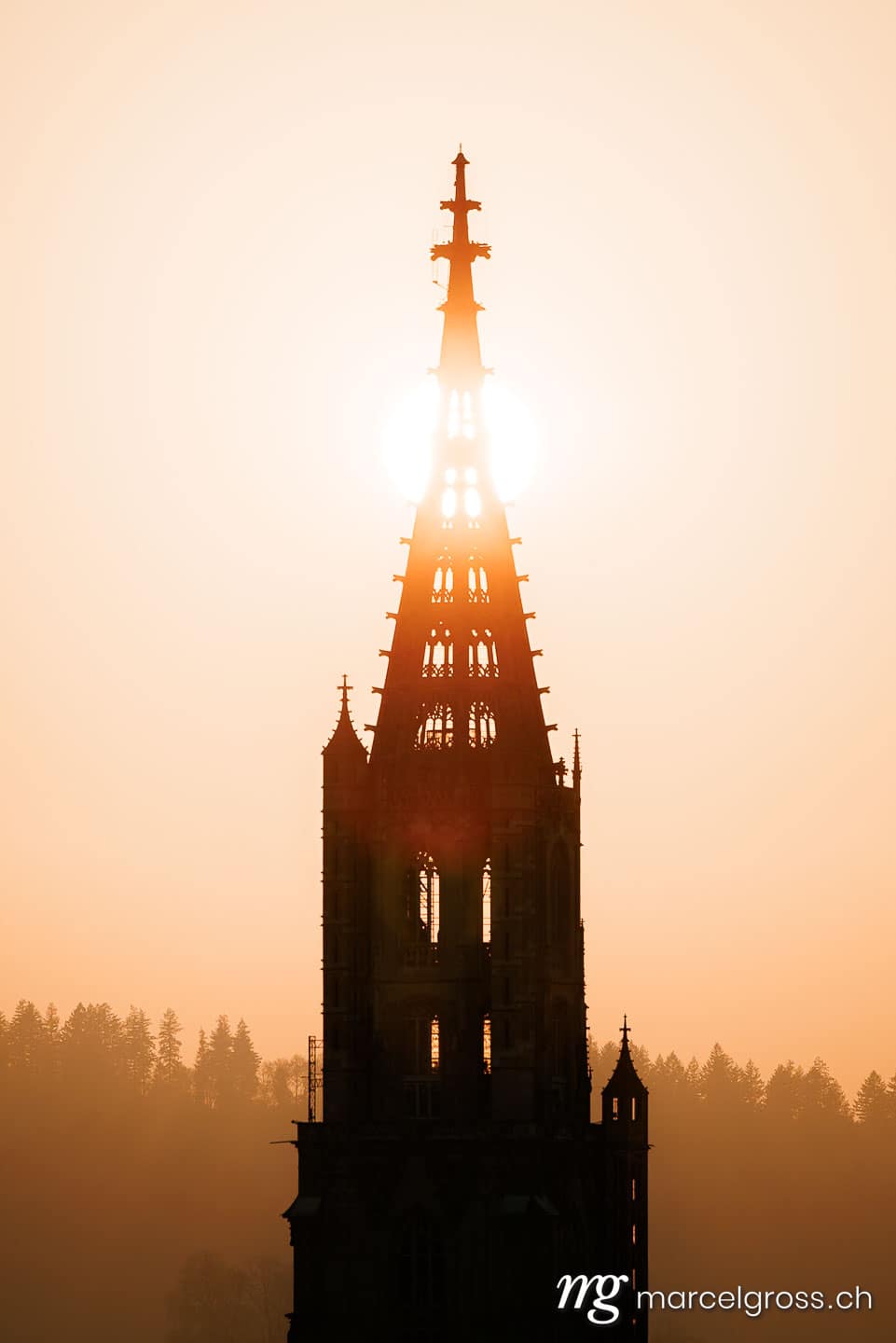 Stadt Bern Bilder. Berner Münster beim Sonnenuntergang. Marcel Gross Photography