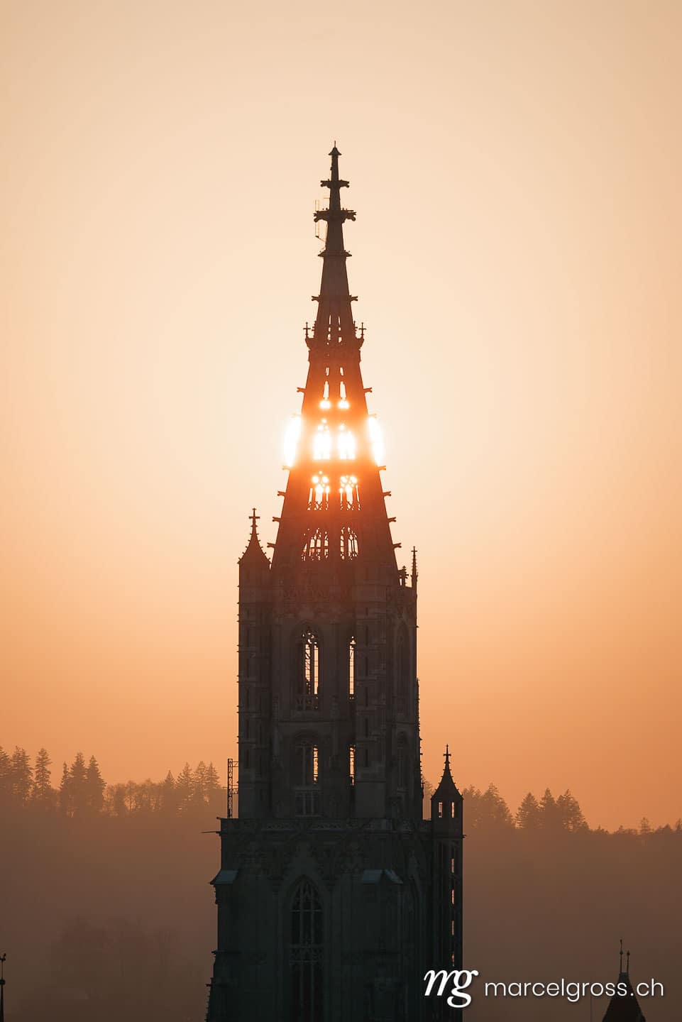 Stadt Bern Bilder. Berner Münster beim Sonnenuntergang. Marcel Gross Photography